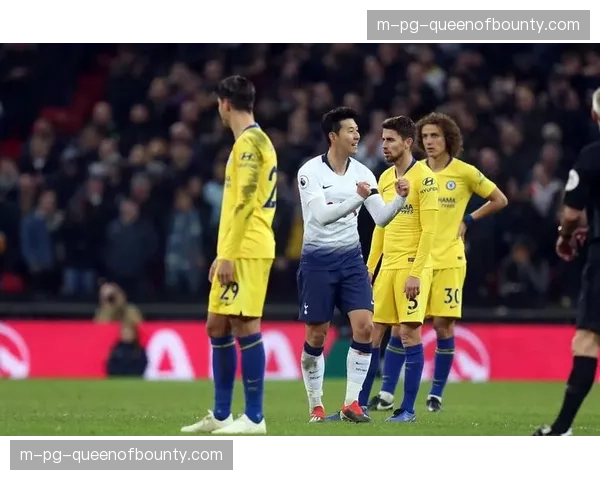 多特蒙德3-4-2-1阵型注重中场控制，依托边路速度优势发起快速反击